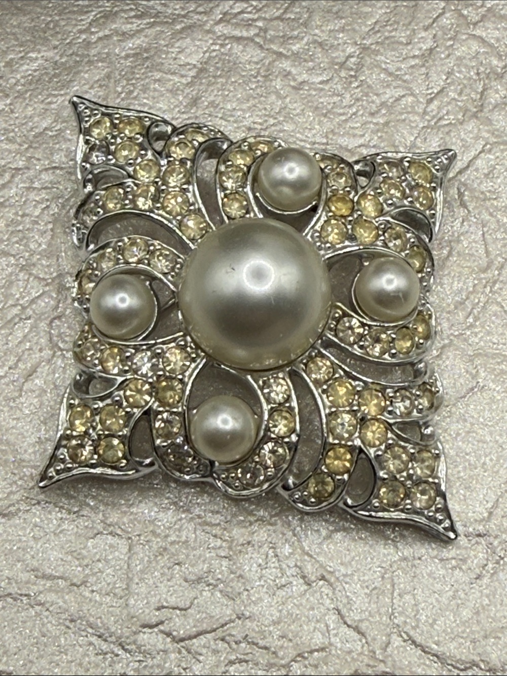 Vintage Sarah Coventry faux Pearl and rhinestone Brooch pin statement piece